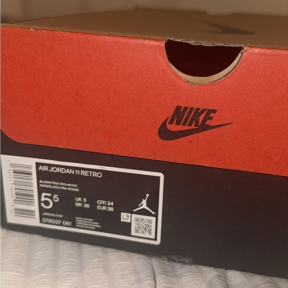 Nike Air Jordan 11 Retro Box in Black and Red - Picture 1 of 4